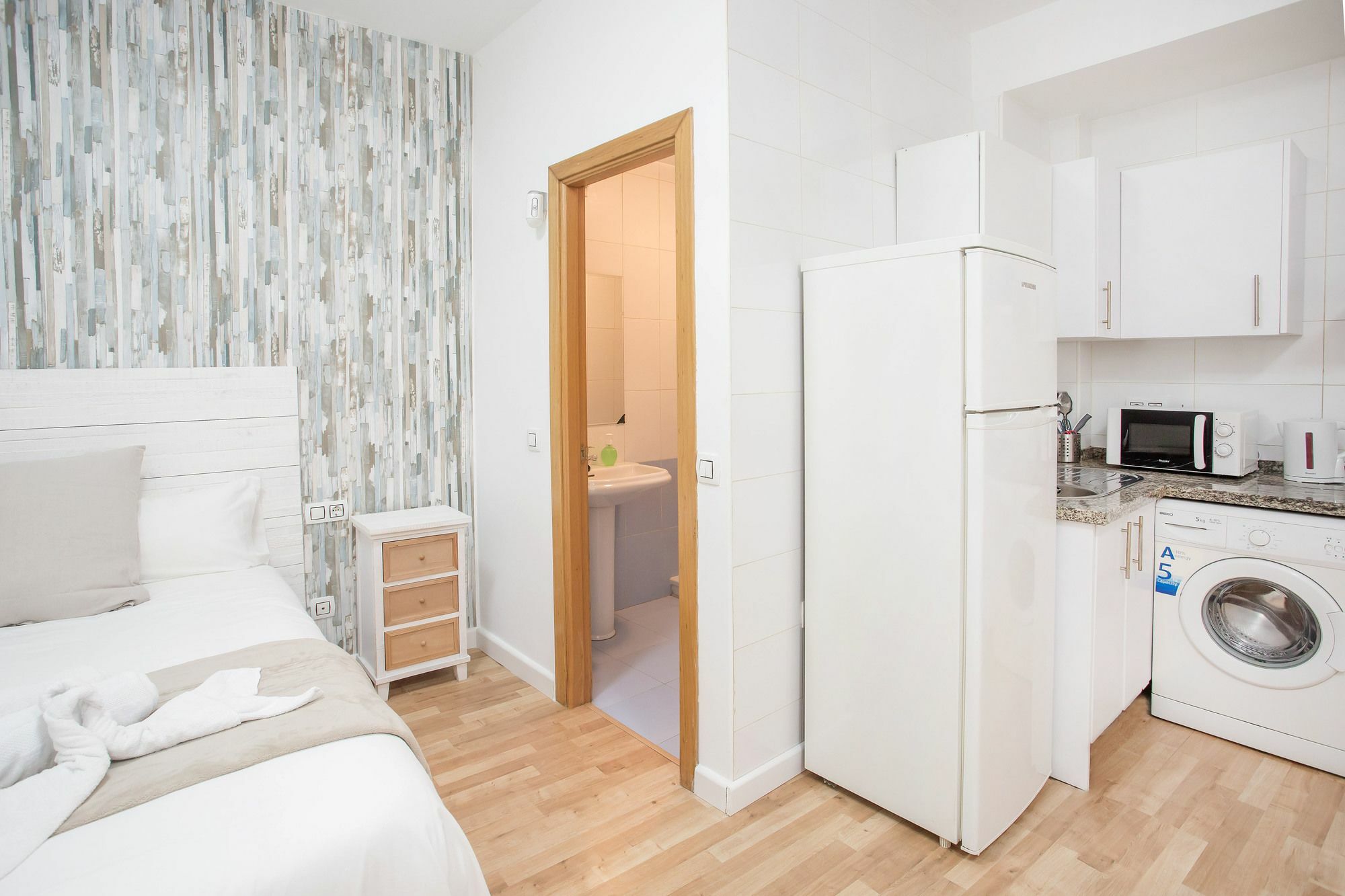 Suncity Studio Pena Малага Екстериор снимка